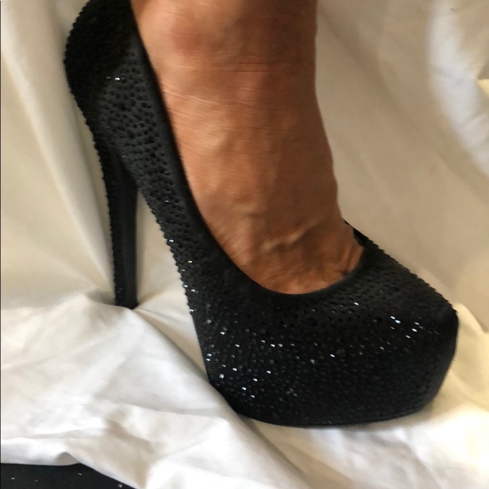 Heels - Picture 2 of 4